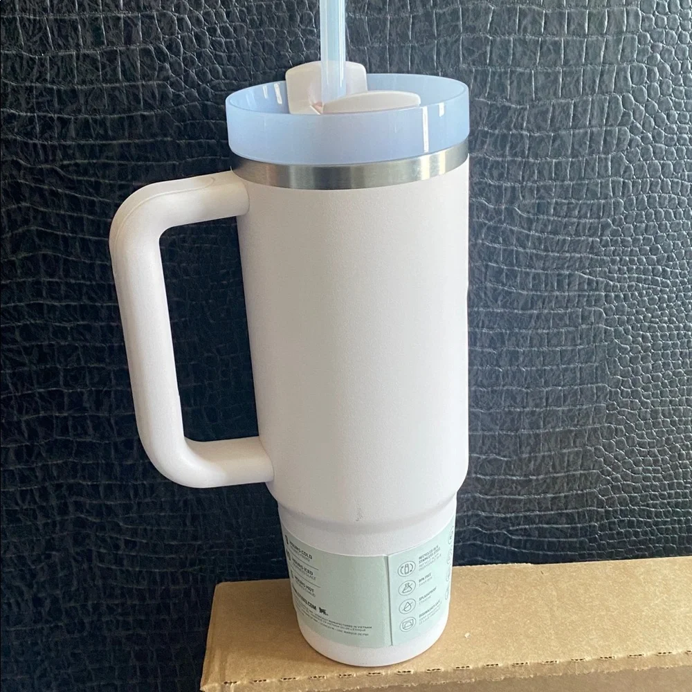 Stanley Pale pink Insulated Tumbler with Handle and Straw - Picture 4 of 5